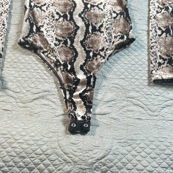 Windsor Black and Brown Bra with Reptile Pattern
Vintage - Picture 5 of 7